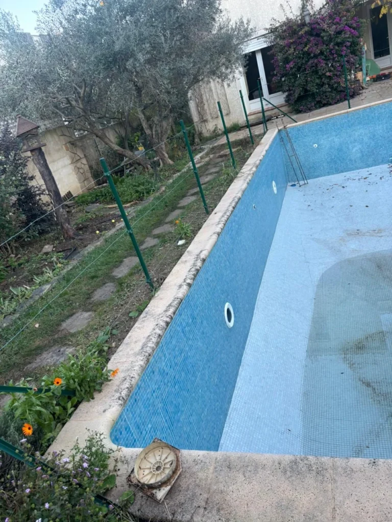 Piscine avant réduction du bassin à Montpellier